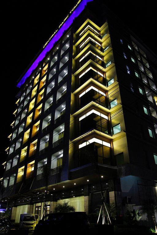 Central Park Tower Resort Анхелес Екстериор снимка