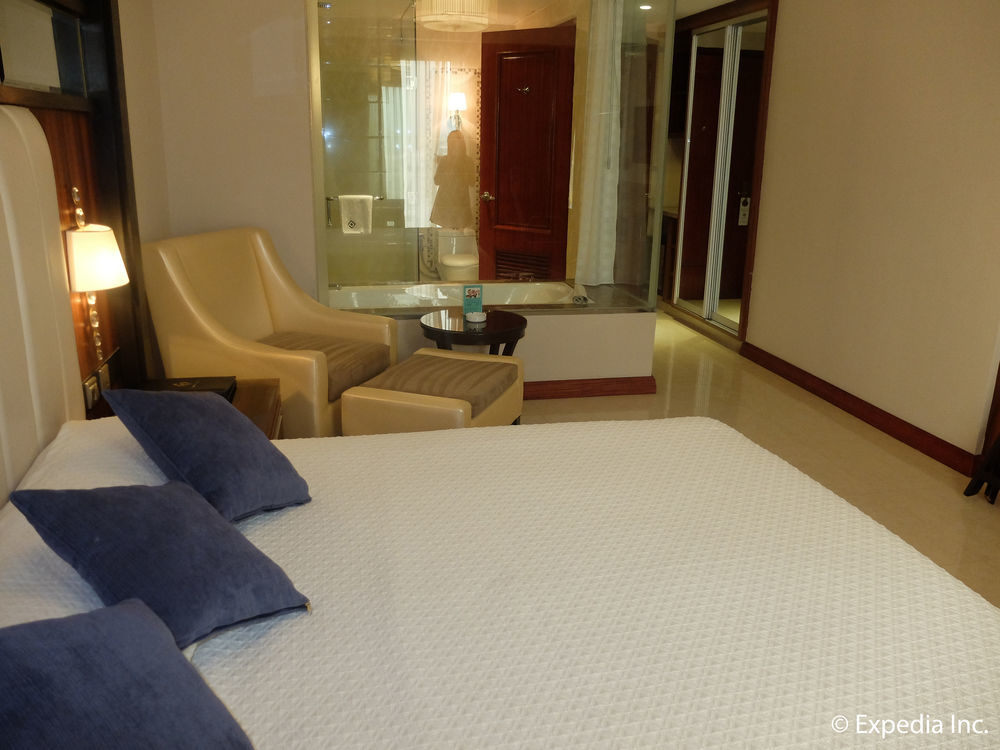 Central Park Tower Resort Анхелес Екстериор снимка